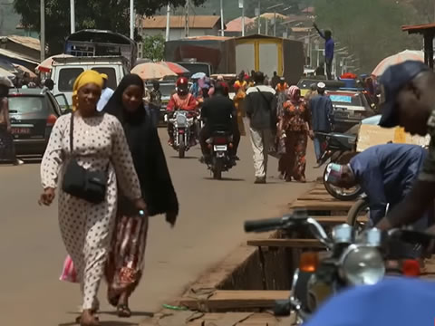 imagen Guinea: Los Repatriados